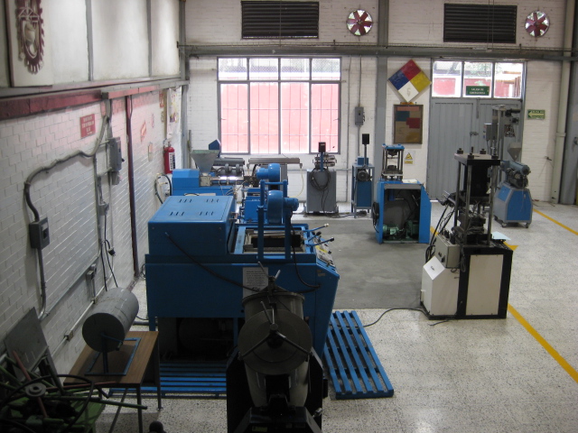 Taller de Plásticos - Foto 4